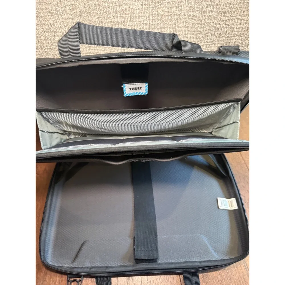 Thule Gauntlet Hard Shell Laptop Attache Case Black 13 inch Shoulder Bag Bag